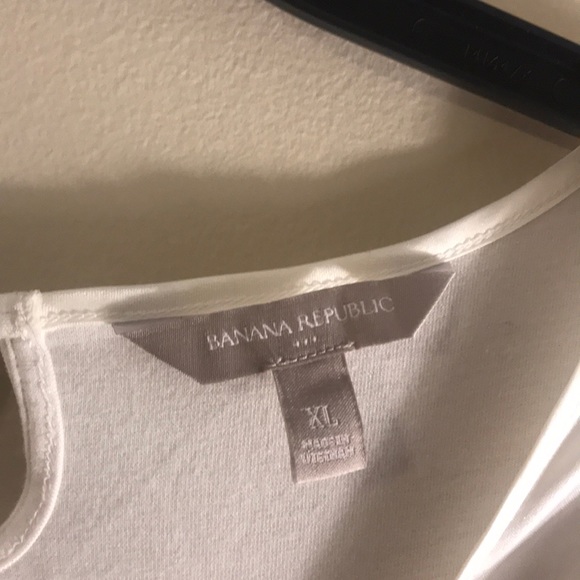 🌻5/$35 🌻 Banana Republic | Sleeveless Blouse - Picture 3 of 5